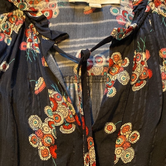 Loft floral split neck top. - Picture 8 of 8